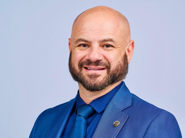 Dr. Manuel Fernandez